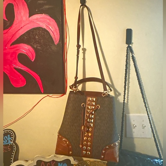 Michael Kors Mid-sized Purse - Picture 1 of 3